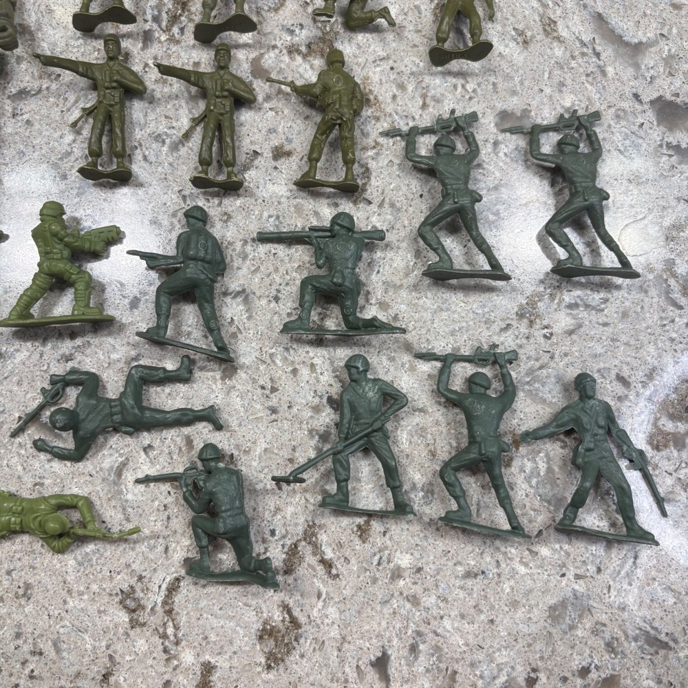 Lot of 56 Toy Soldiers Action Figures Army Men Red Tan Green Tan Figures - Picture 11 of 14